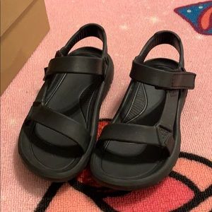 Teva hurricane drift kids size 1